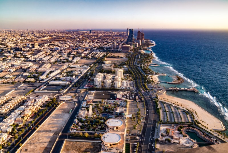 🌴Ein aufstrebender Wüstenstaat zwischen Tradition und Moderne: Entdecke das Königreich Saudi-Arabien per Direktflug mit @eurowings und @flynas vom BER nach Dschidda. Was die Hafenstadt am Roten Meer alles zu bieten hat, liest du hier: ber.social/dest-dschidda-… 🏖️ #BERconnects