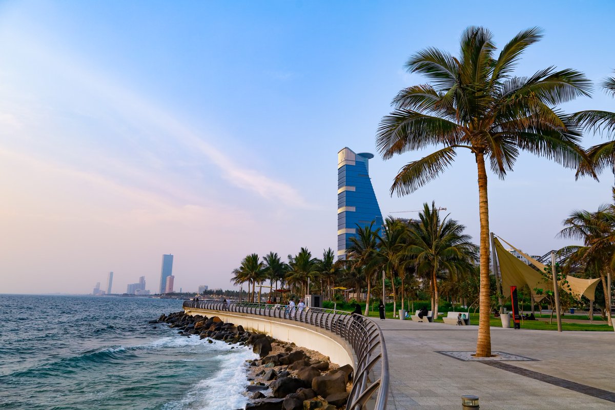 🌴An emerging desert state between tradition and modernity: discover the Kingdom of Saudi Arabia with a direct flight from BER to Jeddah with @eurowings and @flynas. Read here what the port city on the Red Sea has to offer: ber.social/dest-jeddah-en #BERconnects 🏖️