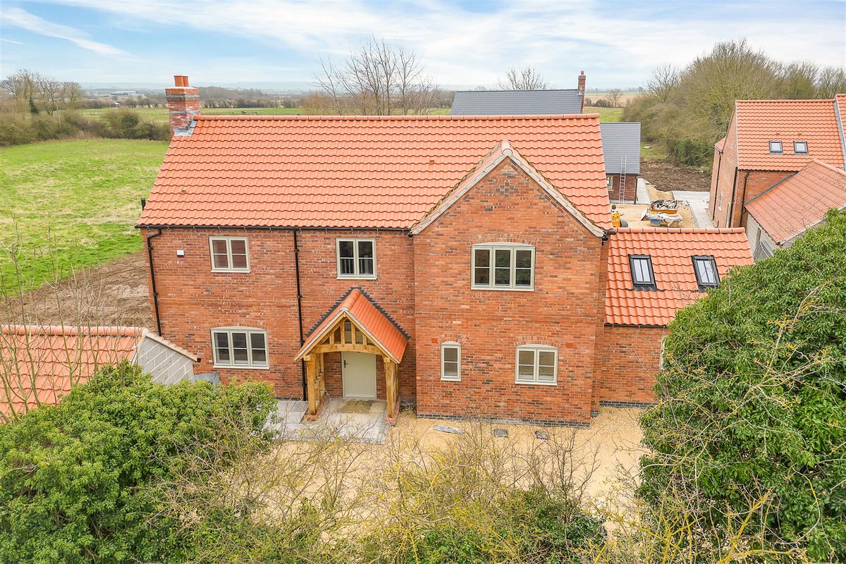 This individual home has many traditional style characteristics
💰£875,000
🌍Langar
📍Bingham Office
☎️01949 836 678
👀richardwatkinson.co.uk/property-for-s…
#proudguildmember #guildproperty #richardwatkinson #onthemarket #rightmove #nottinghamshire #langar #rushcliffe #5bedproperty #newbuild