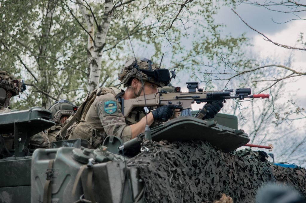 Quelque 250 militaires 🇧🇪 participent à l’exercice Grand Quadriga en Allemagne 🇩🇪, à Altmark. L'exercise fait partie de #SteadfastDefender24, exercice à grande échelle de l’#OTAN auquel participent plus de 90.000 soldats des pays alliés beldefnews.mil.be/la-composante-…