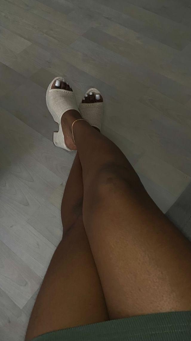 JawnDaule's tweet photo. Je voudrais faire ma manucure et pédicure pour les cams de vendredi prochain qui serait intéressé pour me les financer ? Les petites bites à vous de jouer 🥰😈 #moneyslave #moneymiss #slave #soumis #sugardaddy #sugarbaby #QOS #cuckold #nude #porn https://t.co/DvcKkKdbQM