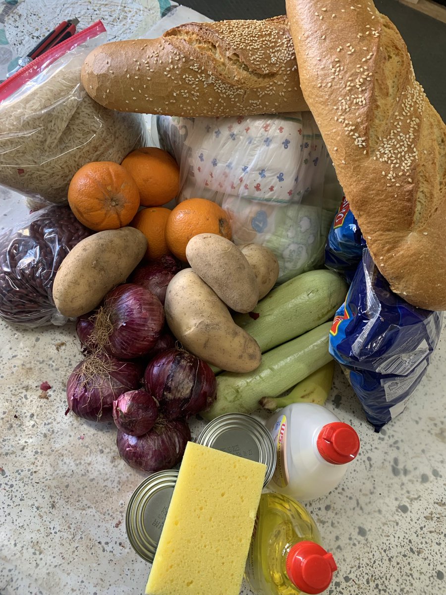 #Lesbos 
Fast fertig - Sophia holt noch das Fleisch, dann geht’s los - wöchentliche Lebensmittel Verteilung an ca 200 vulnerable Geflüchtete auf der Insel.
Danke für Eure Unterstützung ♥️- bitte retweeten, die Menschen brauchen uns.
👇
Refugee assistance 
AT93 3842 0000 0002 7516