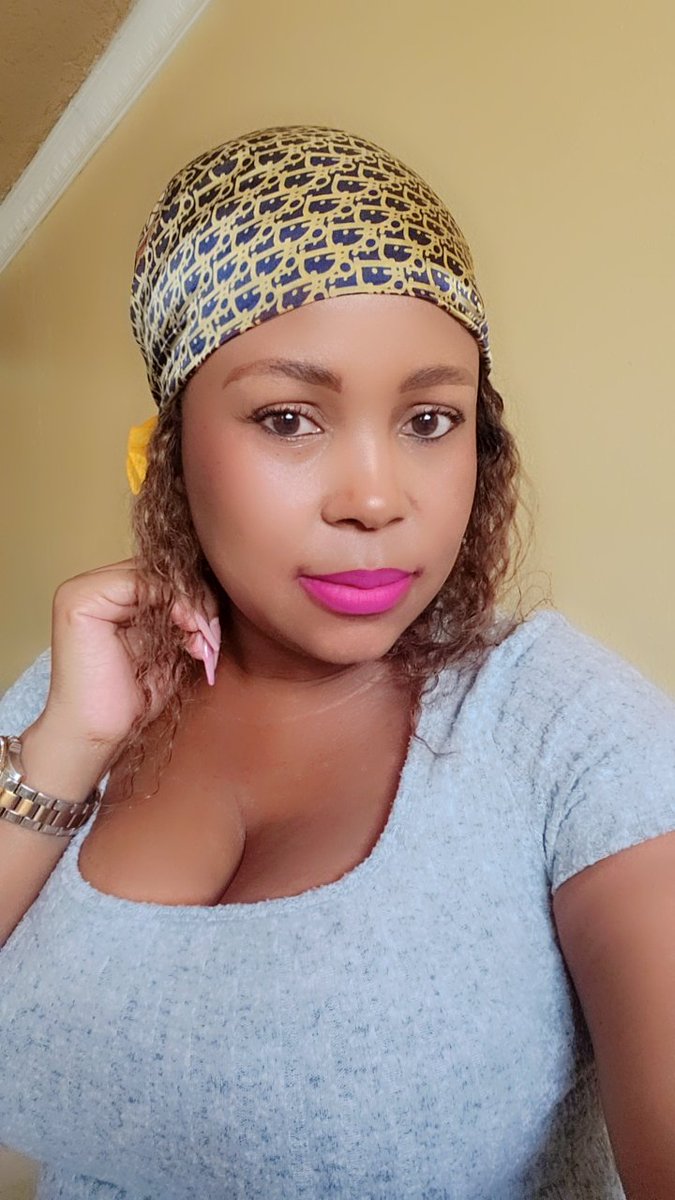 NtemesT's tweet photo. @NolwaziNgubeni Turned 40 three months ago. Ngigijimisa u 41💃🏾💃🏾💃🏾💃🏾💃🏾 https://t.co/BUSwwRNp3X