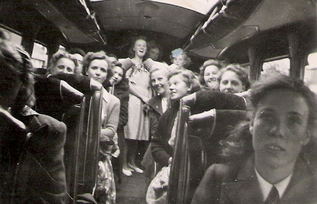 FryerningFrame's tweet photo. @IpswichMuseums Love this and bought a postcard of it a few years ago, mainly as it reminded me of a photo of my mother, with Ingatestone Girls' Own Club, on a trip to Dovercourt, 1947. Sorry @ESSCRP_  , not by the #MayflowerLine!  About the right date. https://t.co/GyGYeLDRsB