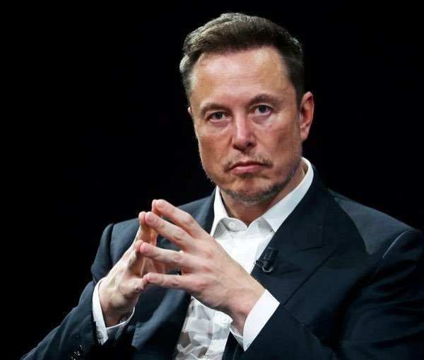 Elon Musk: “X'in yararına olacak olsa bile Amerika Tiktok'u yasaklamamalı.

Bu Amerika'nın her zaman savunduğu ifade özgürlüğüne aykırı.”