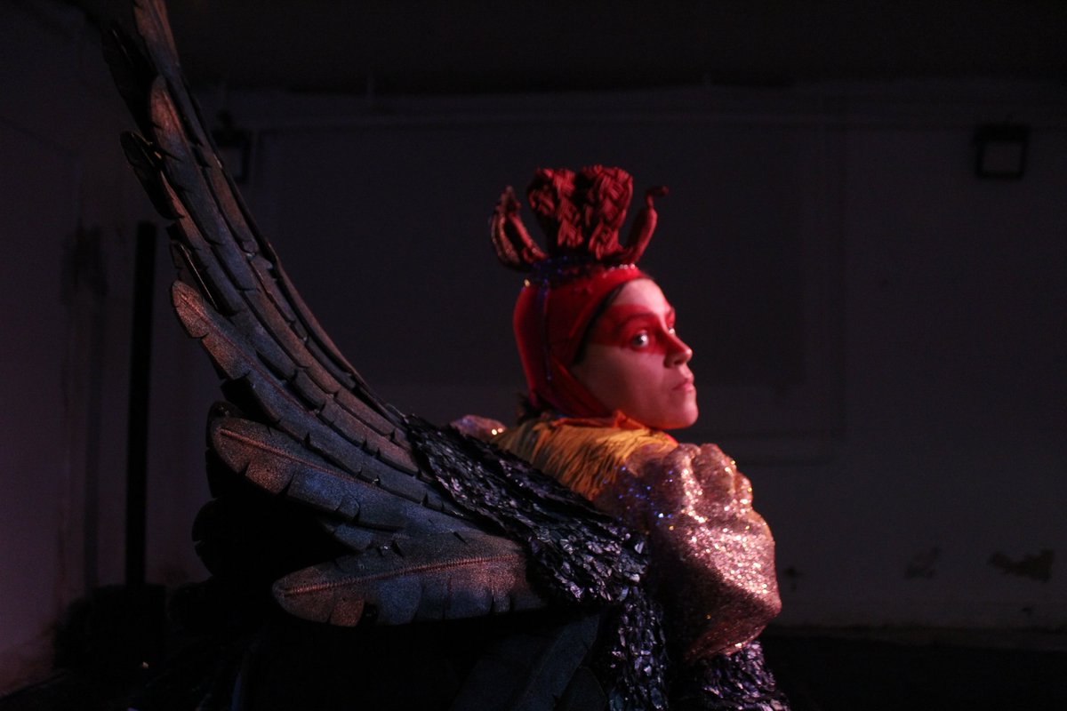 💭 "an engrossing hour which truly flies by with O’Connor’s charisma hooking in a grateful, receptive audience who are utterly charmed by this rooster"
⭐️⭐️⭐️⭐️⭐️
🎭 Chicken by <a href="/EvaO_Connor/">Eva O'Connor</a> <a href="/traversetheatre/">Traverse Theatre</a>
❗️Limited tickets for tonight... recommended! 
📝 edinburghguide.com/reviews/theatr…