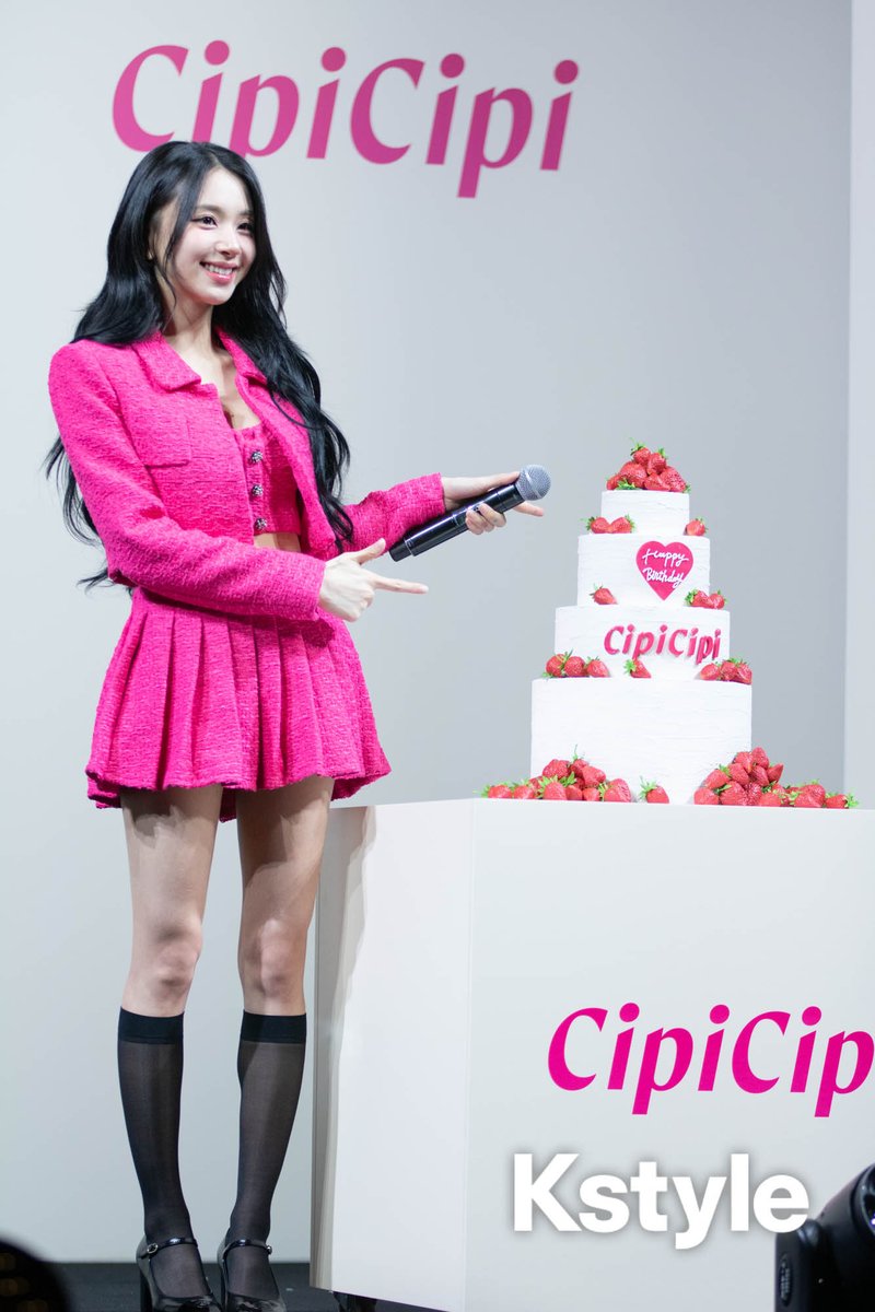 REPORT】TWICE チェヨン、日本で誕生日サプライズ！苺のケーキに満面の