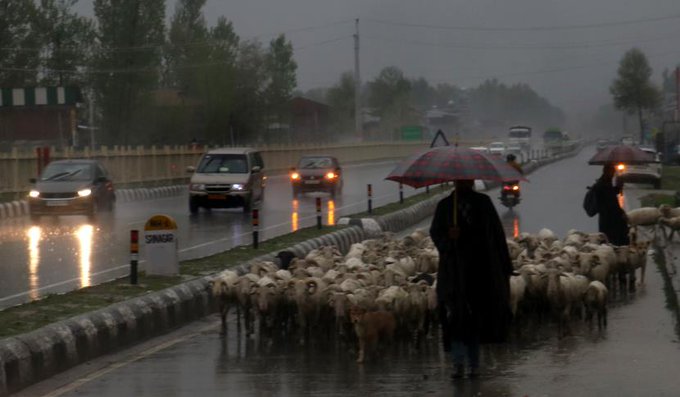 Rains relent as night temperature drops in Jammu & Kashmir