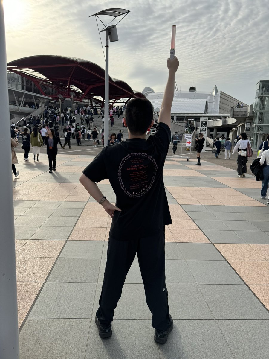 Nickche63208056's tweet photo. 人生初の現地ライブ、楽しかったです。
喉の調子はやばいですけど😅 https://t.co/Et53S4LAi5