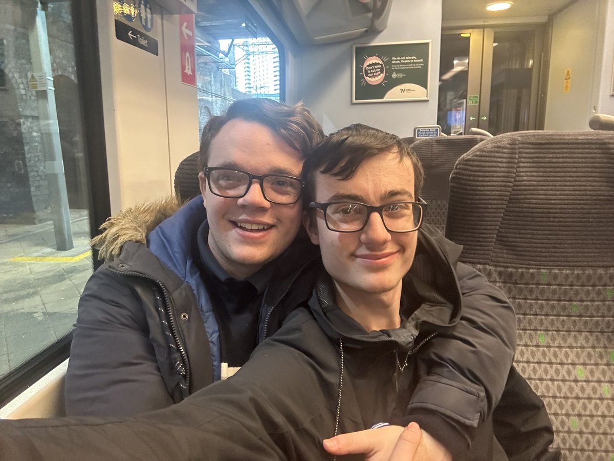 CjTrains's tweet image. Moving away from Snow Hill lines for a bit and heading elsewhere

Went on a hunt for 323221 and found it immediately so we hopped up to Four Oaks ✅

#Railway #Birmingham #Class323