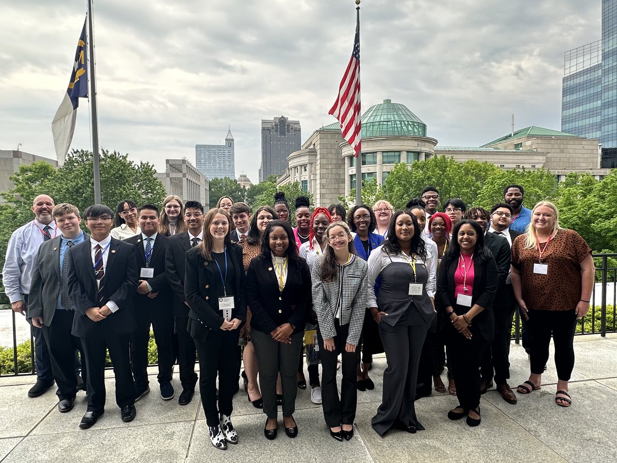 LCEarlyCollege's tweet photo. This good looking group of students and chaperones say “Hello!” from Raleigh as they prepare for another day at the Youth Leadership Assembly where they will participate in mock legislative sessions. We look forward to hearing how it went when they return!
https://t.co/XWFPJYei4C https://t.co/mkeHOBU1t0