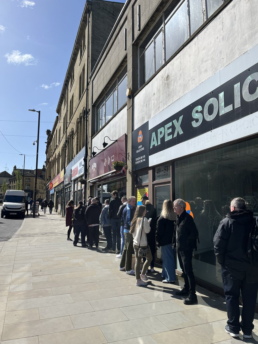 The queue this morning… @RSDUK #rsd24 It was sunny for once!