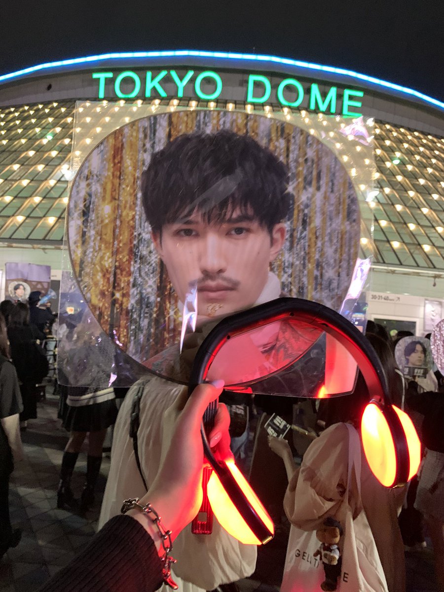Snow0505_0621's tweet photo. VVS終わったー！
オオカミ少年のサプライズがあって浜ちゃんとか出てきてめっちゃ豪華だった✨
アリーナだったんだけどトロッコの道近くてメンバー目の前で、でも肝心なじぇすはずっと反対側向いてましたw
たくましい背中だったよ👍
 #VVS 
 #SixTONES_VVS https://t.co/avNtpA6Ixj
