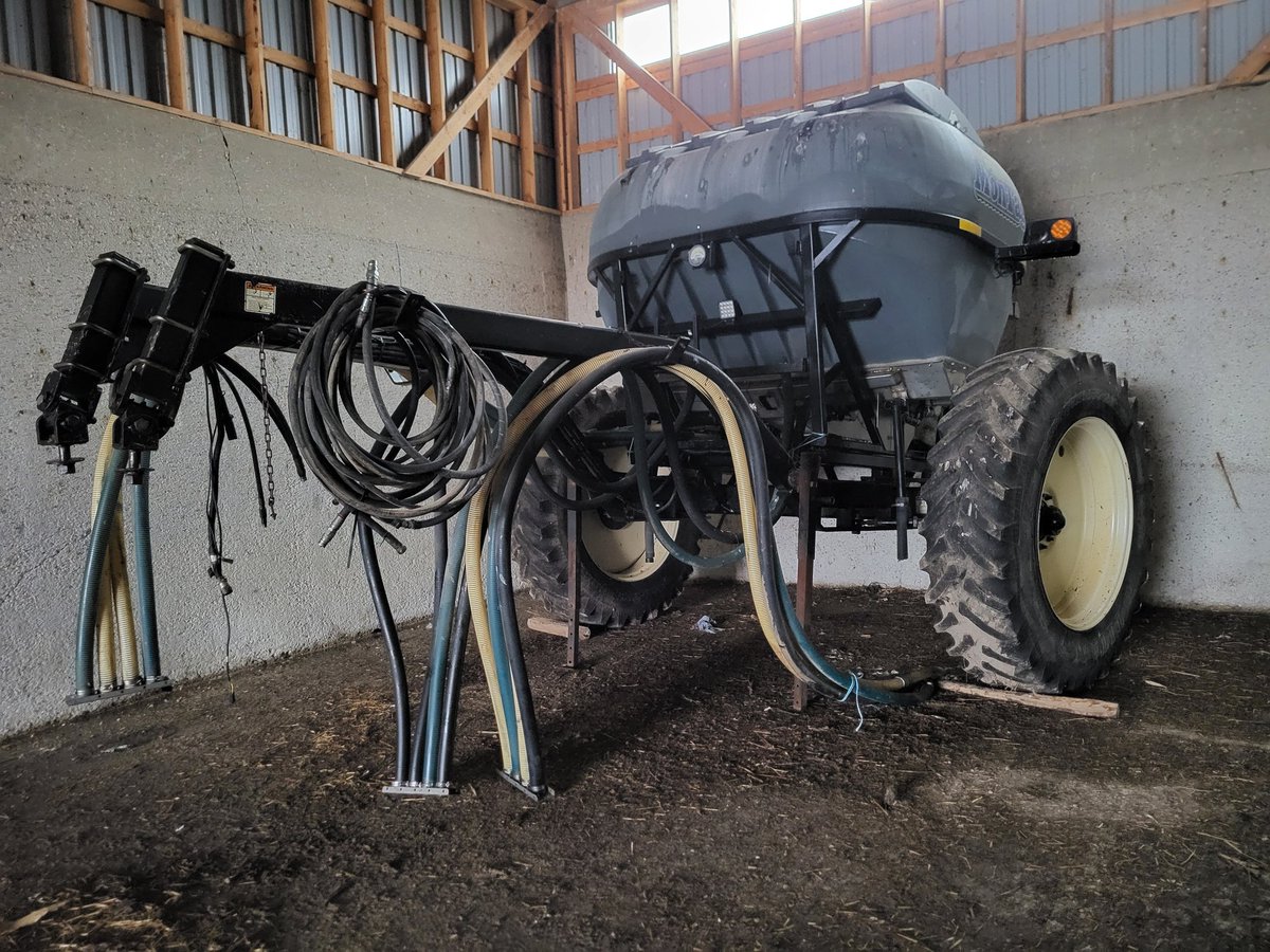 FOR SALE. Complete dry fertilizer setup! Montag dry fertilizer cart (6 tonne) with raven rate controller and digistar scale. 16 row capable, currently set up for 12. 12 aulari diffusers and 12 John Deere single disc fertilizer openers with aulari boots. $40k complete package OBO