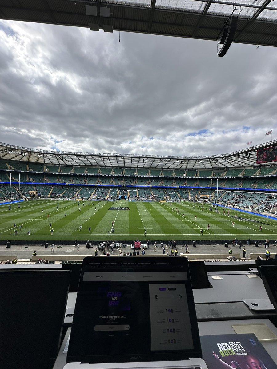 Here at Twickenham with @TimesSport for England vs Ireland in the #GuinnessW6N ! 🏆