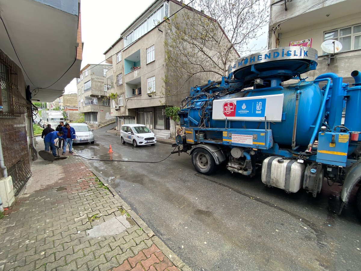 Başakşehir Şube Müdürlüğümüz olarak saha ekiplerimiz tarafından yağmurdan dolayı oluşan atıksu arızalarına anında müdahale ederek,7/24 çalışmalarımıza devam ediyoruz.#16milyoniçinçalışıyoruz