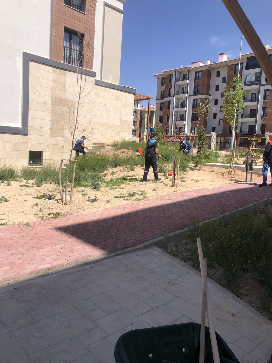 Konya4etap's tweet photo. Temizlik ve peyzaj  çalışmalarımız devam ediyor ✨ @EmlakYonetim https://t.co/r6NAzRSWc9