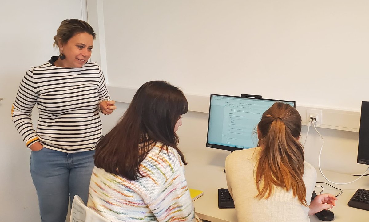 AnneDejoan's tweet photo. 🐍Les professeurs de Maths et Sciences du LFJM étaient réunis cette semaine pour enrichir leur panel d'activités sur la programmation PYTHON. CAPYTALE, IA, Pyrates, La guerre des Pythons, etc. Autant d'outils afin de développer les compétences numériques des élèves! @avriljpi https://t.co/nY9vt1VpMb