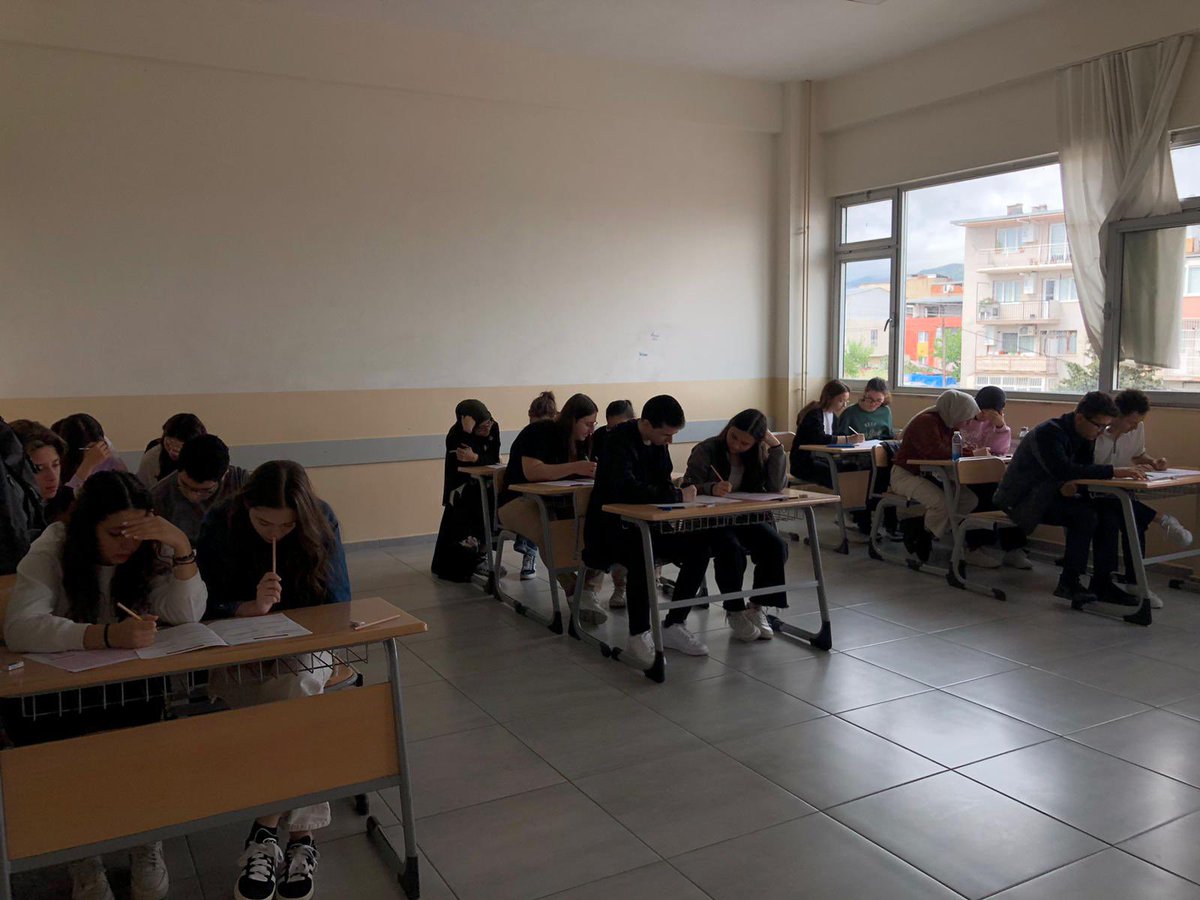 📍Buca Sezai Karakoç Anadolu Lisesi Türkiye Entellektüel Oyunlarının ilk etabını Buca Sezai Karakoç Anadolu Lisesi'nde gerçekleştirdik. Entellektüel bilgi denilince de akıllarda TÜGVA İzmir. 💪🏻 😎