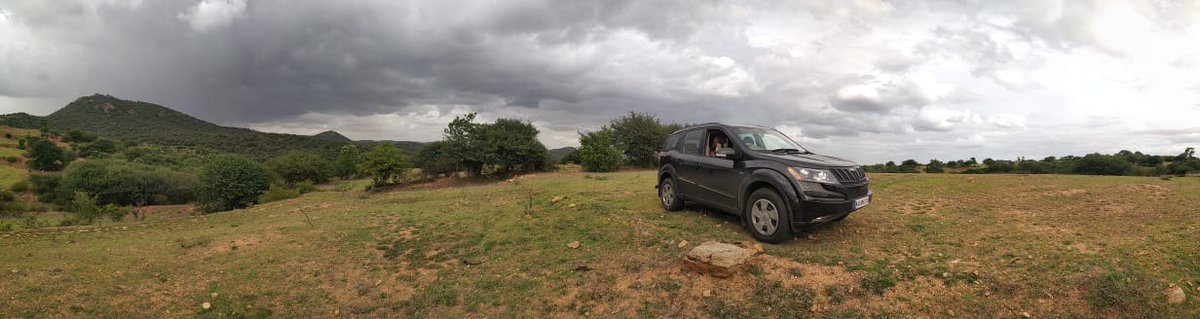 When it's raining in #Bengaluru and I'm not in #Bengaluru 😭😭 My Love #Mahindra XUV 700 ❤️ #bengalururains 🌧️ #StormHour #ThephotoHour #NatureLover #love