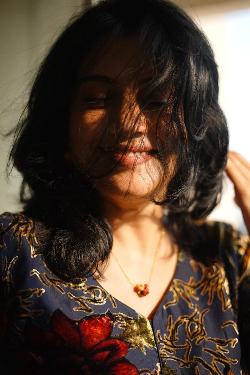 The golden hour ✨✨ Photography thearjunvb Outfit @resha_by_rehana_shana Jwellery @madeofclay.in #goldenhour #photography #shorthair #weekendvibes #pics