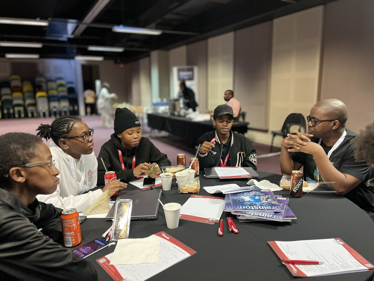 Geekulcha's tweet photo. Mentoring over lunch. That’s what’s currently going down at the Security Summit Ideathon

Teams have an opportunity to connect with mentors, bounce off their ideas and get feedback &amp; tips 

#SS20Hack @ITWeb https://t.co/41wp4EZTOk