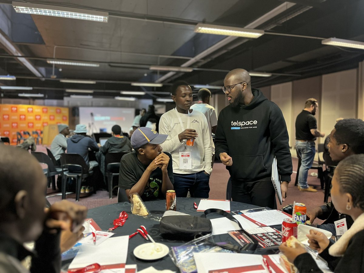 Geekulcha's tweet photo. Mentoring over lunch. That’s what’s currently going down at the Security Summit Ideathon

Teams have an opportunity to connect with mentors, bounce off their ideas and get feedback &amp; tips 

#SS20Hack @ITWeb https://t.co/41wp4EZTOk