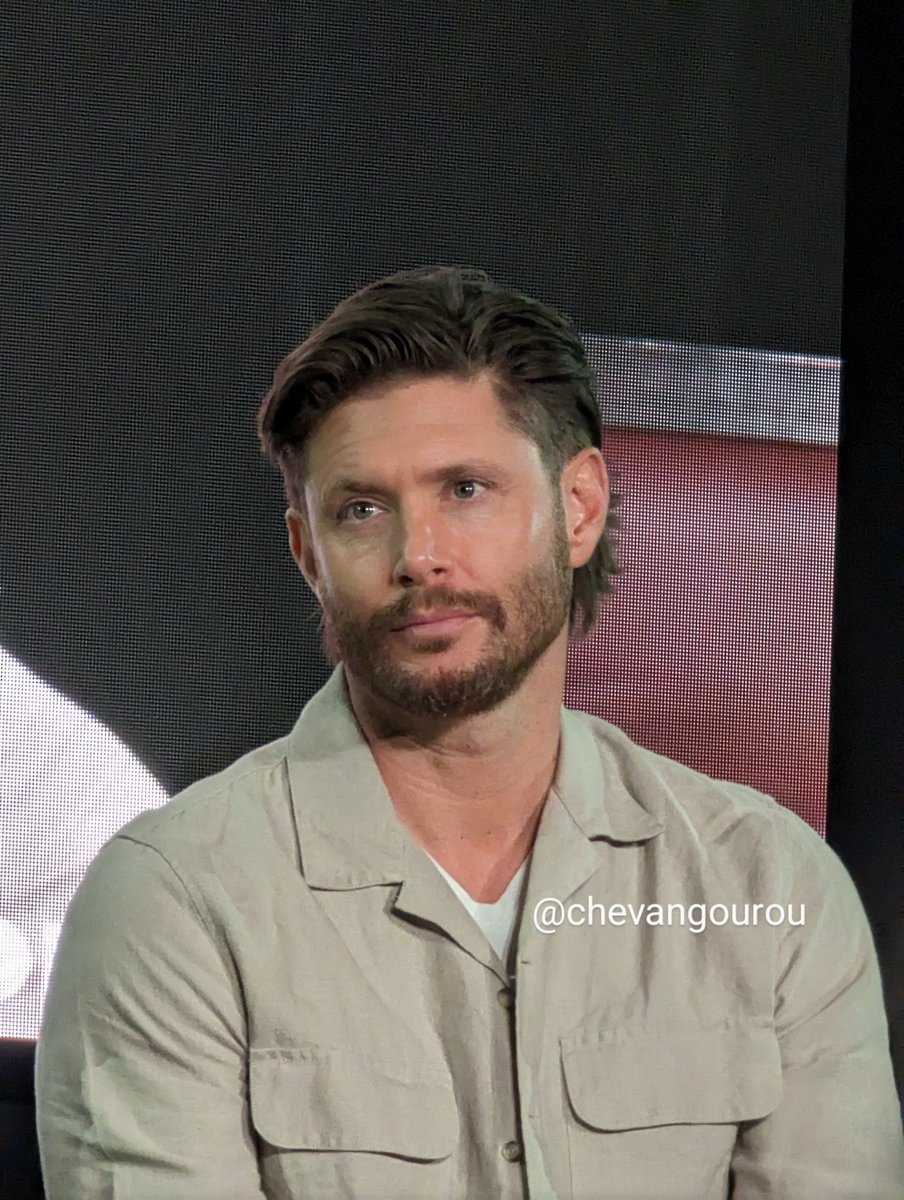 Jensen at #jib14

Enjoy this little thread (I took too many pics, he looks too good) 👇