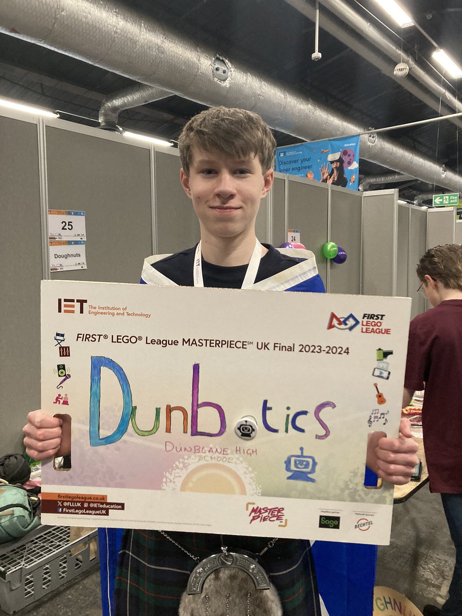 DHSRoboticsTeam's tweet photo. Team 26 ‘Dunbotics’ from Dunblane High with their finished PLACARD with our own badge in there too for @FLLUK #fllmasterpieceuk https://t.co/i2bda1WSKe