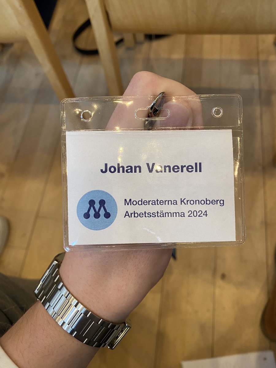 MSTJohan's tweet photo. På plats på Kronobergs Arbetsstämma! Dags att bråka om min motion om public service bland annat, och fick för en gångs skull mitt namn rättstavat! https://t.co/3u7Ea9cK5h