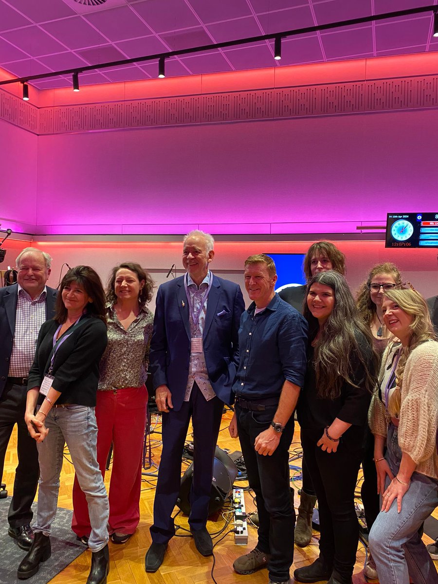 I’m on Loose Ends this evening at 6.15pm on @BBCRadio4 and look at who I’m on with (🤯🙌🏻 🧑‍🚀)…. I had a REALLY lush time 🤩