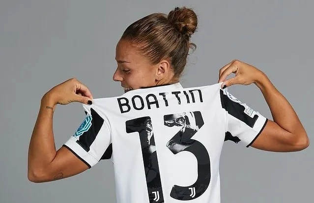 frances14372469's tweet photo. Che traguardo le 200 partite in bianconero, e che orgoglio🤍🖤
Complimenti Lisa Gobba Boattin @boattin3 🤍🖤
#JuventusWomen #JuveSassuolo #LisaBoattin #Boattin #LB13 https://t.co/XjjV8dpqft