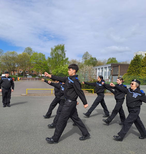 CadetsWMP's tweet photo. 🥁Our more experienced #1DC Cadets learning Drill, marching to sound of the Bass Drum🥁 & our newer Cadets are looking just as good. We have 15 FREE PLACES available for 13 - 17 year olds 👮♂️👮♀️@EdgbastonWMP @WMPolice . Join us Email cadets@westmidlands.police.uk & quote #DrumCorps https://t.co/NiYmRxqGQn