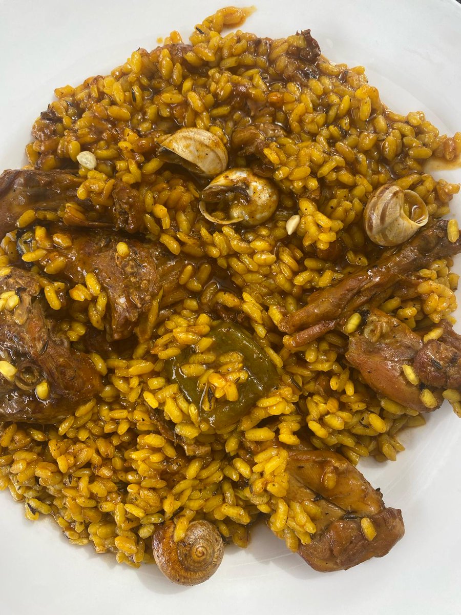 🍋 Arroz con conejo y caracoles. Seguramente el plato más típico de #Murcia y su #Huerta. ¿Dónde lo hacen mejor? 🥘 🐇 🐌