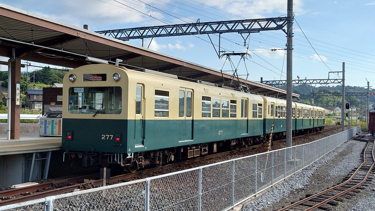 運転台を撤去された元先頭車が中間に組み込まれた三岐鉄道北勢線の200系電車。