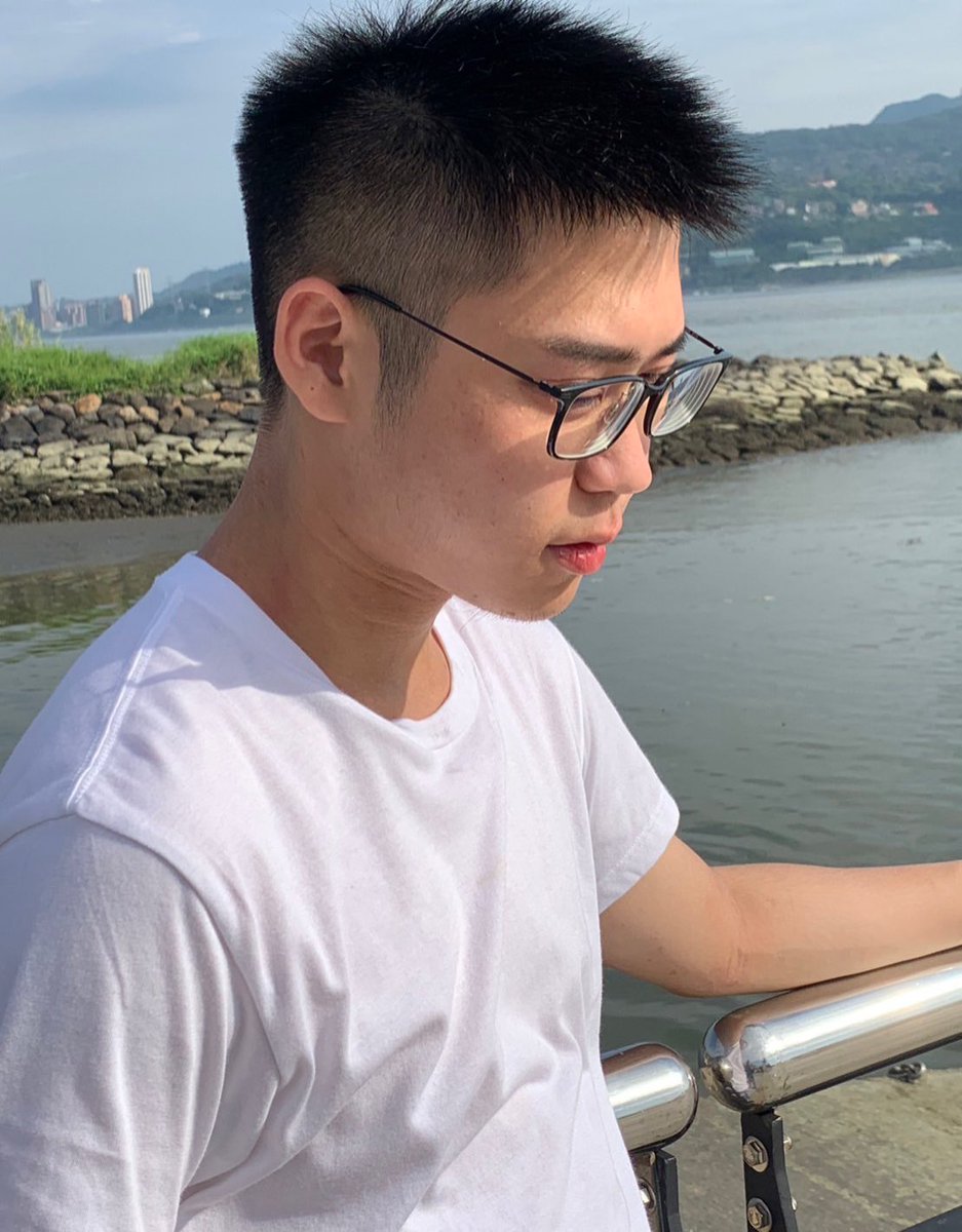 剛好最近很窮所以今天有一個叔叔說我幫我打手槍給我500塊💰嘻嘻真開心😃😃第一次這樣賺錢不過這樣賺錢真ㄉ好ㄇ>＜