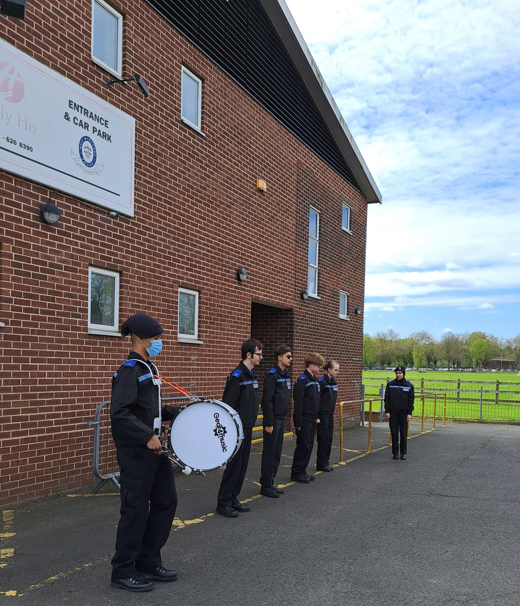 CadetsWMP's tweet photo. 🥁Our more experienced #1DC Cadets learning Drill, marching to sound of the Bass Drum🥁 & our newer Cadets are looking just as good. We have 15 FREE PLACES available for 13 - 17 year olds 👮♂️👮♀️@EdgbastonWMP @WMPolice . Join us Email cadets@westmidlands.police.uk & quote #DrumCorps https://t.co/NiYmRxqGQn