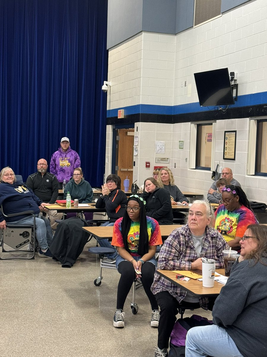SuptSylvania's tweet image. Good morning Sylvania! I am starting my day at the Northwest Ohio Regional Bus Rodeo out at Timberstone Junior High!! #BusDrivers #Rockstars #FlowerPower