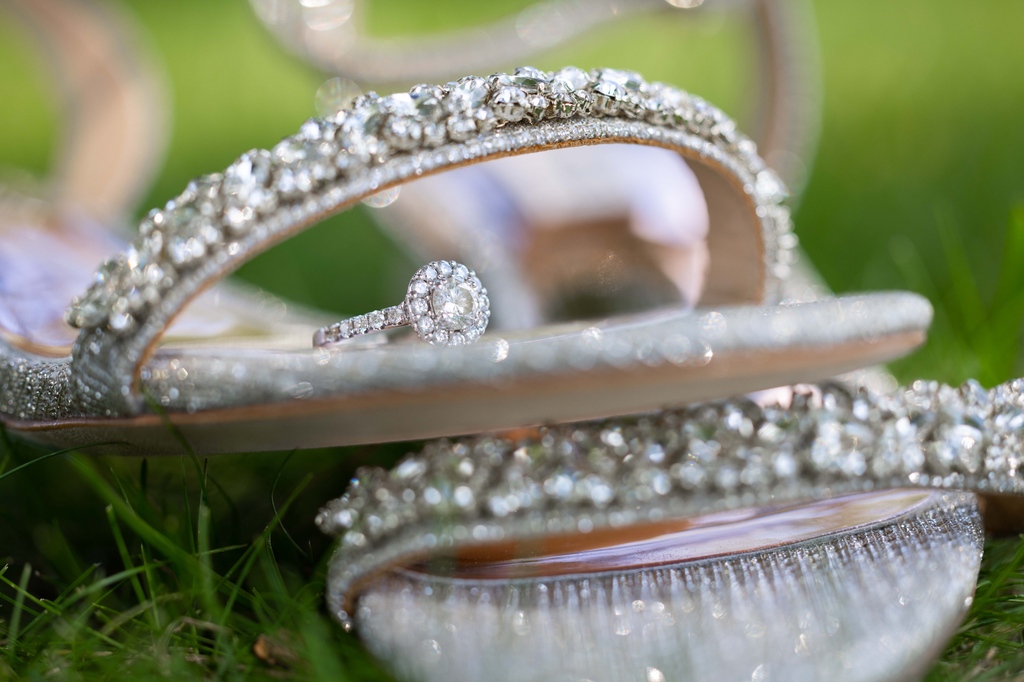 Tanda's engagement ring.

l8r.it/IihX

#unitymike #BestofWorcester #WorcesterMA #loveauthentic #WeddingInspiration 
 #engagementring #ring #engaged #jewelry #diamond #diamondring #rings #macrophotography #closeup #weddingband #Keepsake #Weddingdetails