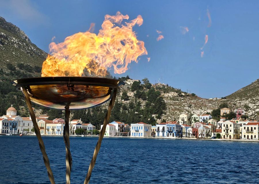 🏃🔥Von der südöstlichsten Spitze 🇬🇷, Kastellorizo, Santorini, Naxos und Kreta bis nach Alexandroupolis und Korfu reist die olympische Flamme in den Händen von 600 Fackelträgern durch ganz GR und legt dabei 5.202 Kilometer und 563 Seemeilen zurück! facebook.com/GR.Aktuell