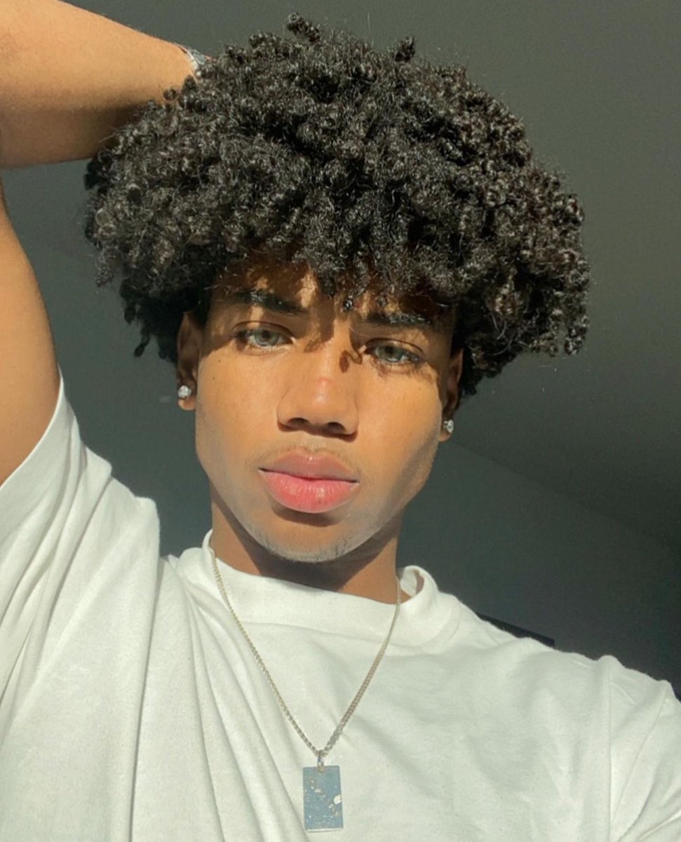 BLEACHEDB0Y's tweet photo. Pretty boy would feel even prettier with a white man’s load on his face. https://t.co/usB9aZ3Csm