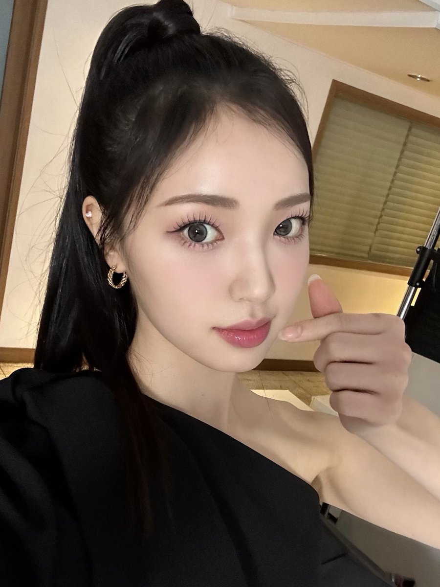 BRAVE_CandyShop's tweet photo. 수이의 하트를 받아라💕

#수이 #SUI #CandyShop #캔디샵 #Hashtag #GoodGirl https://t.co/mql35zYGBu