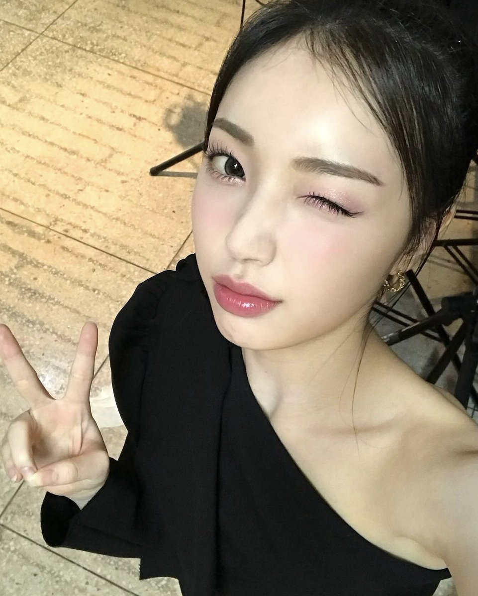 BRAVE_CandyShop's tweet photo. 수이의 하트를 받아라💕

#수이 #SUI #CandyShop #캔디샵 #Hashtag #GoodGirl https://t.co/mql35zYGBu