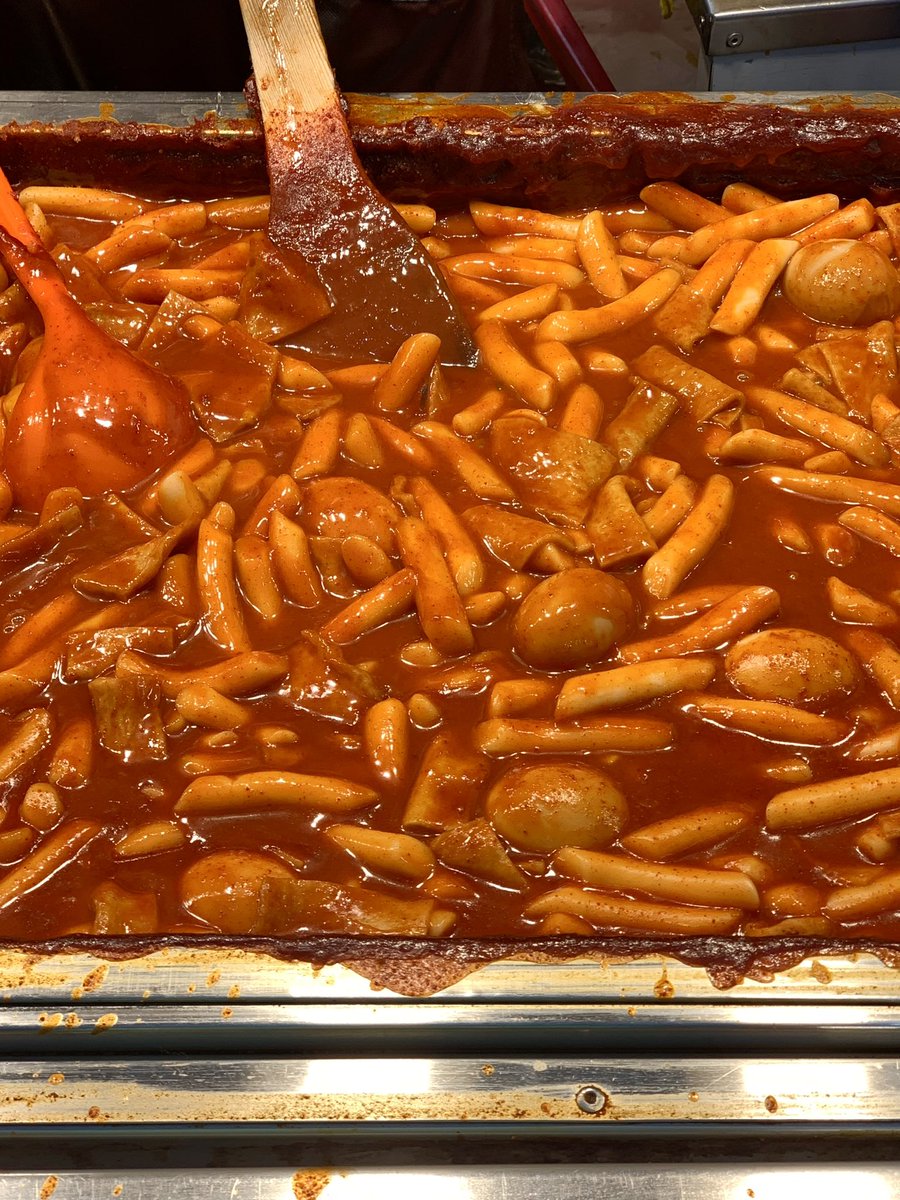pieceof_me_'s tweet photo. 중앙시장 떡볶이, 두부 두루치기 먹고 후식으로 딸기시루 숟가락으로 퍼먹고싶어서 대전 다시 가고싶음.. https://t.co/koZ5L4H4LX
