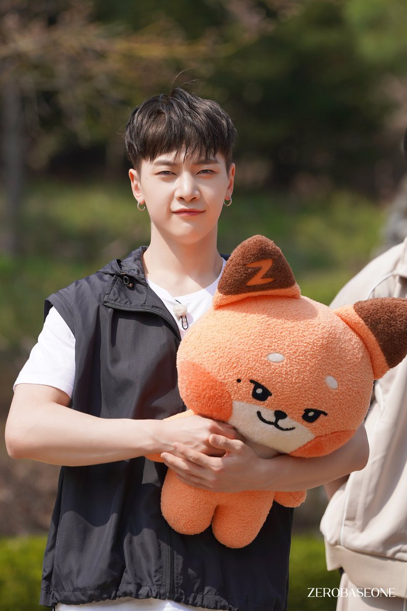 myseokryudan's tweet photo. matthew with thewnini 🦊🧡 https://t.co/2Qi8pFt6p5