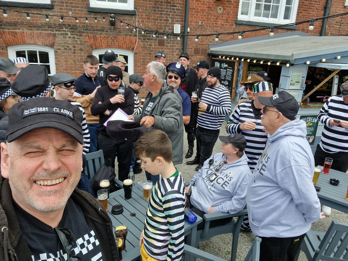 LardyArmy's tweet photo. Cops and Robbers collaborating today in following the Hornets. #HorshamFC #SYP #WorkingSaturdays https://t.co/9pd0Pmy8yr