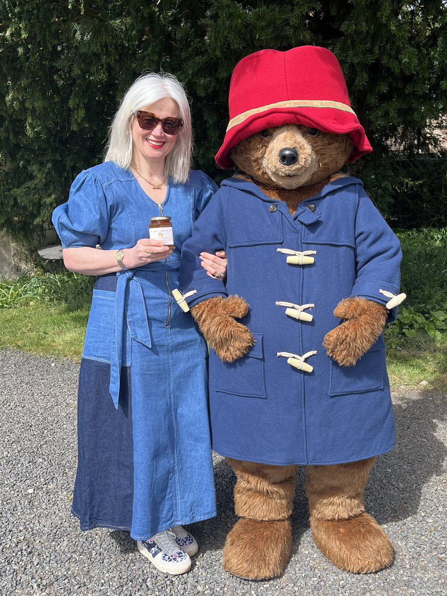 Ran into a couple of friends, the gorgeous @paddingtonbear & @LemonZestful while picking up my 2024 entry for @MarmaladeAwards Lovely day and a silver award to take home. Thank you Team @DalemainMansion #thefuturesorange #Cumbria #SaturdayMotivation 🥈 🍊