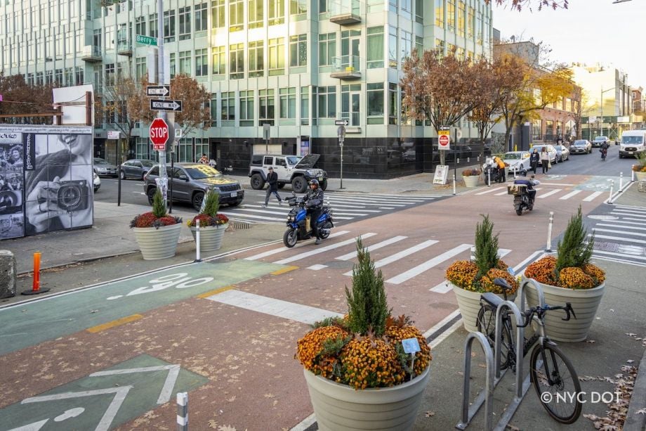 NY crea una 'Oficina de Calles Habitables' con el objetivo de lograr que el espacio público sea más seguro, verde y humano. nextcity.org/urbanist-news/…