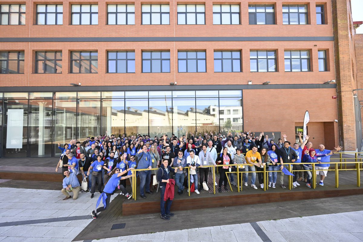 Foto familia #WCBilbao2024 y ahora a comer 🥰