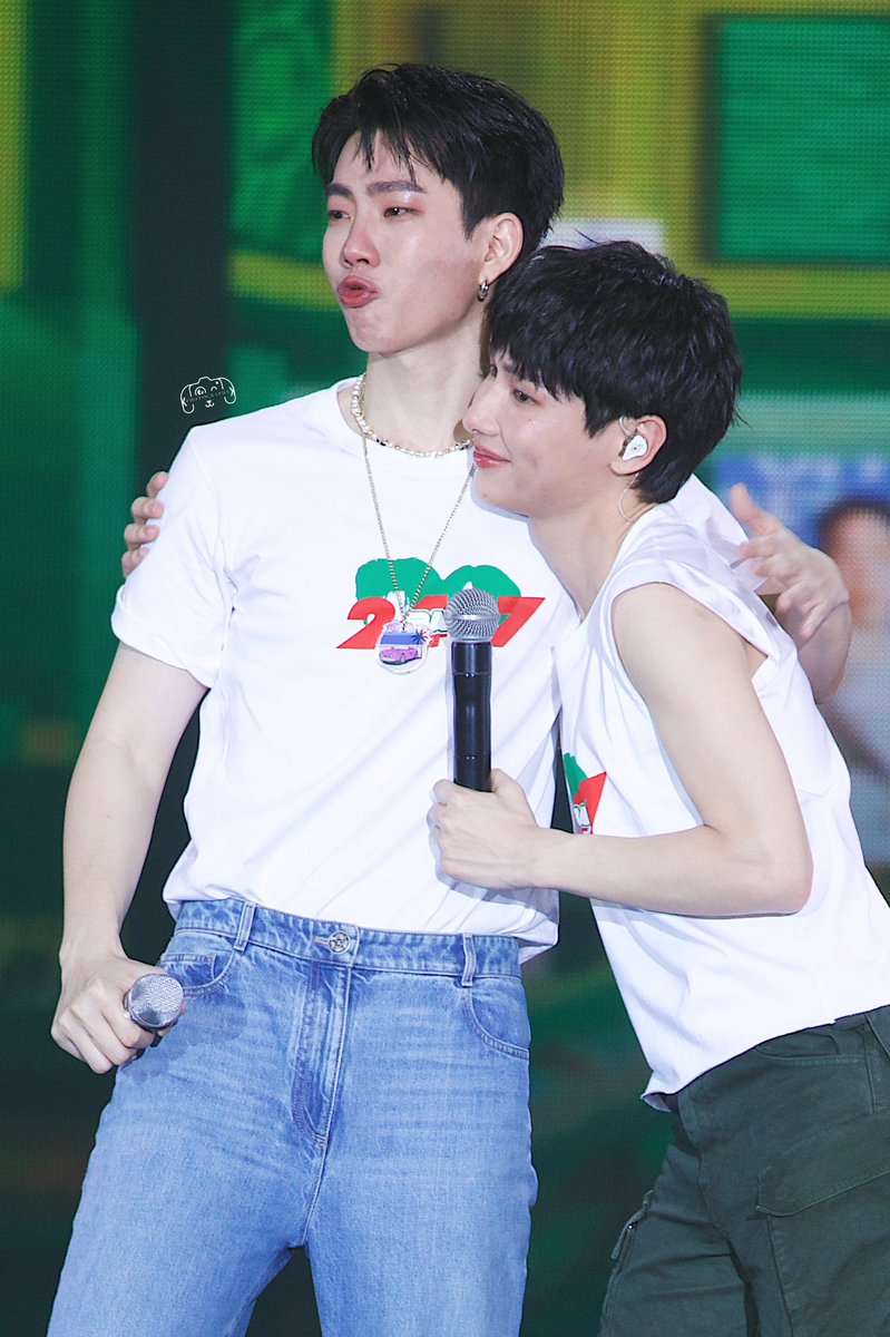 Iam2_dot_'s tweet photo. ૮ ･ ﻌ･ა
20.04.24
HUG HUG this baby 💚💚

#BABII247Concert
#OffGun #ออฟกัน
@off_tumcial @AtthaphanP 
#OffJumpol #ออฟจุมพล
#GunAtthaphan #กันอรรถพันธ์
#KKXOFFGUNJPGs https://t.co/Mu6CBwihZP